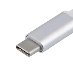 Cable Adaptador USB Tipo C Macho a Displayport Hembra. XTC 555. Marca Xtech. Color Blanco. 3.9 Pulgadas (10 cm) de largo.