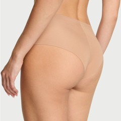 No Show Cheeky Panty VS. Panti Victoria Secret para mujer. Color Moca. Invisible.