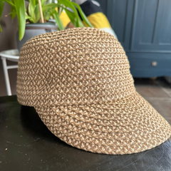 Sombrero Genuino de Diseñador Eric Javits NY - Mondo Cap - Color Peanut.