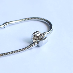 Pulcera para charms, tejido snake chain flexible. Pulsera con cierre de barril con clip de bloqueo para cuentas tipo Pandora.
