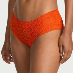 Cheeky Panty VS. Panti Victoria Secret para mujer. Color naranja en encaje.