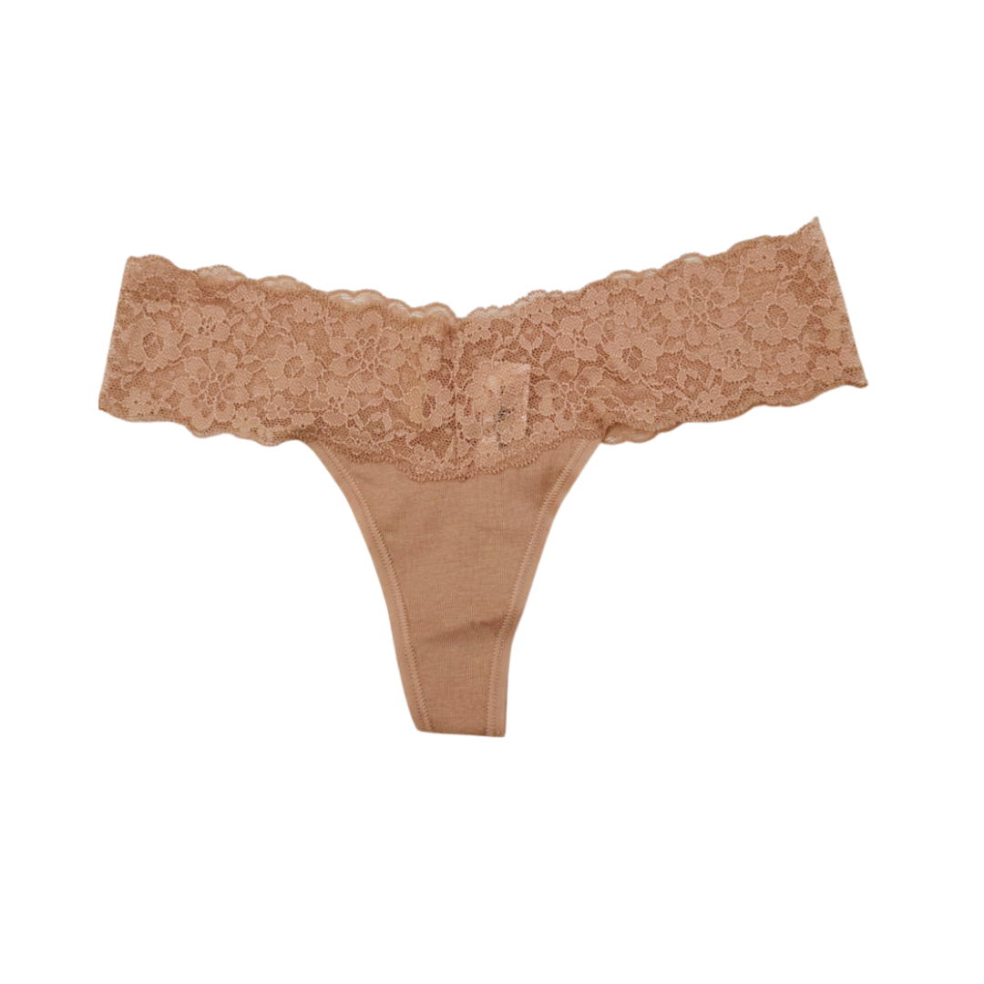 Thong Panty VS. Panti Victoria Secret para mujer. Color beige de encaje en cintura. Tanga.