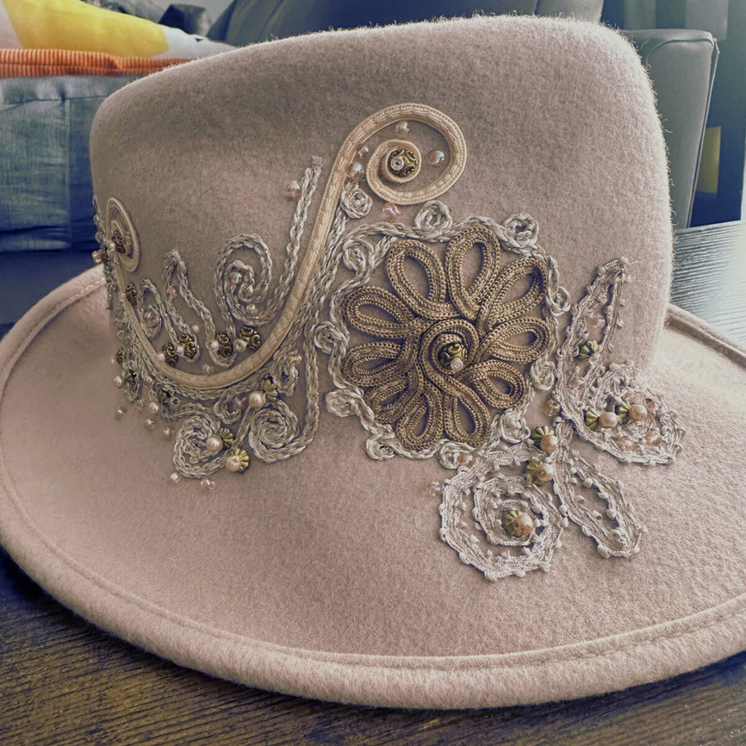 Sombrero Genuino de Diseñador Eric Javits NY - Adele - Color Tawny - Rosa Pálido.